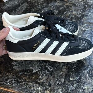 NWT Gazelle Indoor